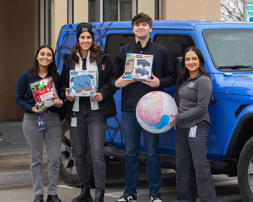 Gesa crew delivering toys